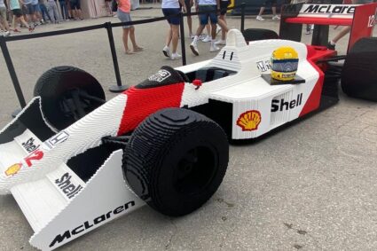 FÓRMULA 1 – Lego rinde homenaje a Ayrton Senna con un MP4/4 de 1988 a tamaño real