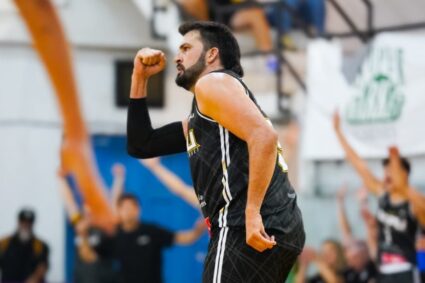 LIGA FEDERAL DE BÁSQUET –  Con una gran actuación de Gustavo Acosta, figura con 30 puntos, el Lobo venció 87-81 a Huracán Las Heras en el primer juego de la temporada